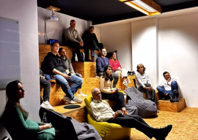 Founder Talk im STEYG:<br><small>Geschichten, Learnings und echte Gründermomente</small> 2 Die Zuschauer beim Founder Talk lauschen interessiert
